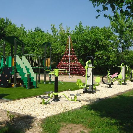 Camping Paradis Le Rocher De La Granelle 르뷔그 외부 사진