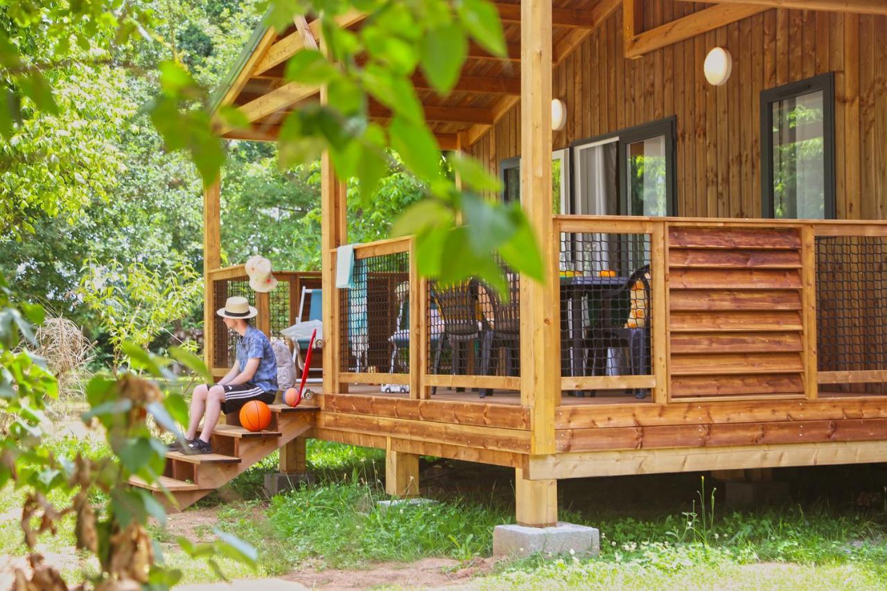 Camping Paradis Le Rocher De La Granelle 르뷔그 외부 사진