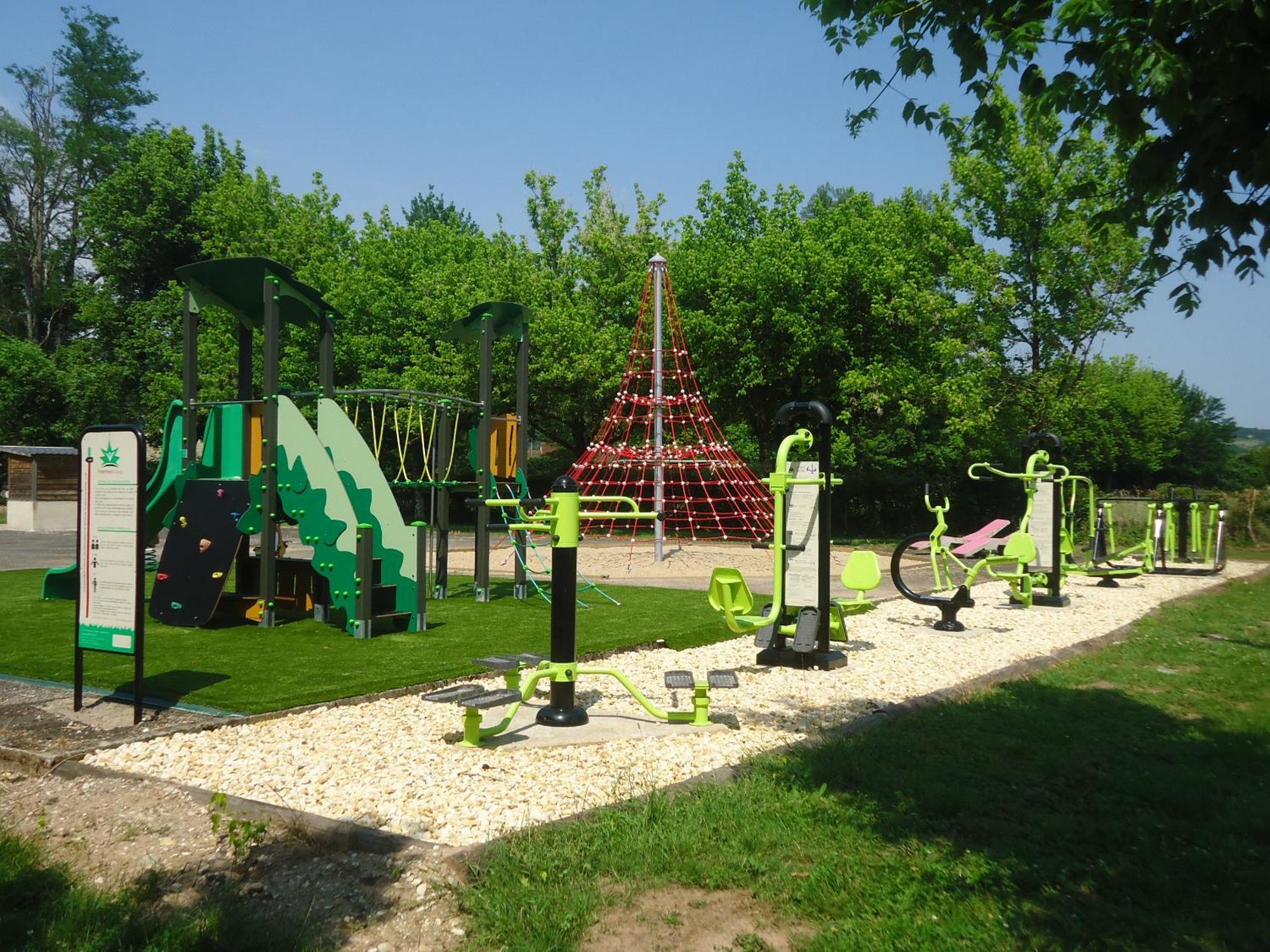 Camping Paradis Le Rocher De La Granelle 르뷔그 외부 사진