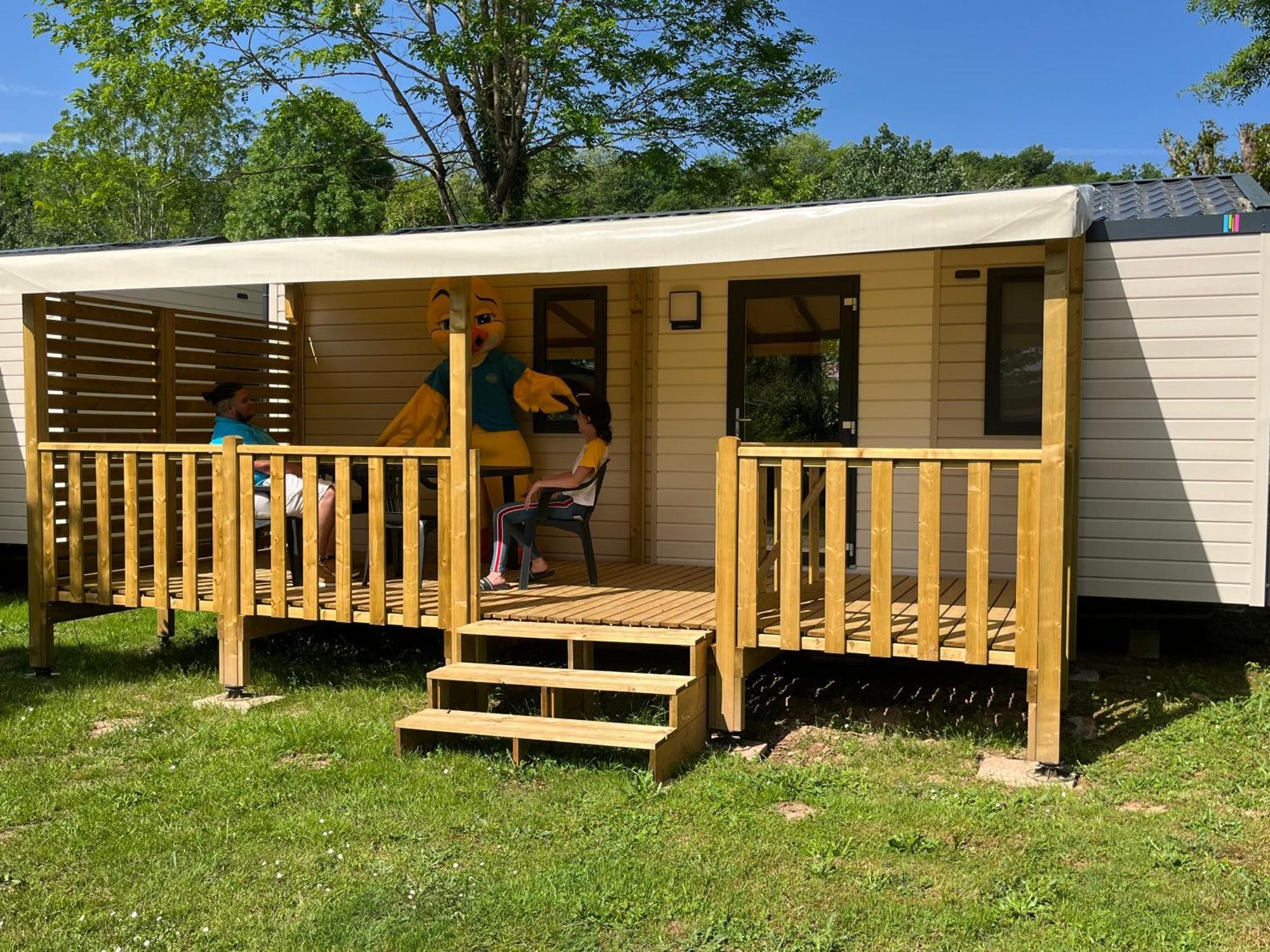 Camping Paradis Le Rocher De La Granelle 르뷔그 외부 사진